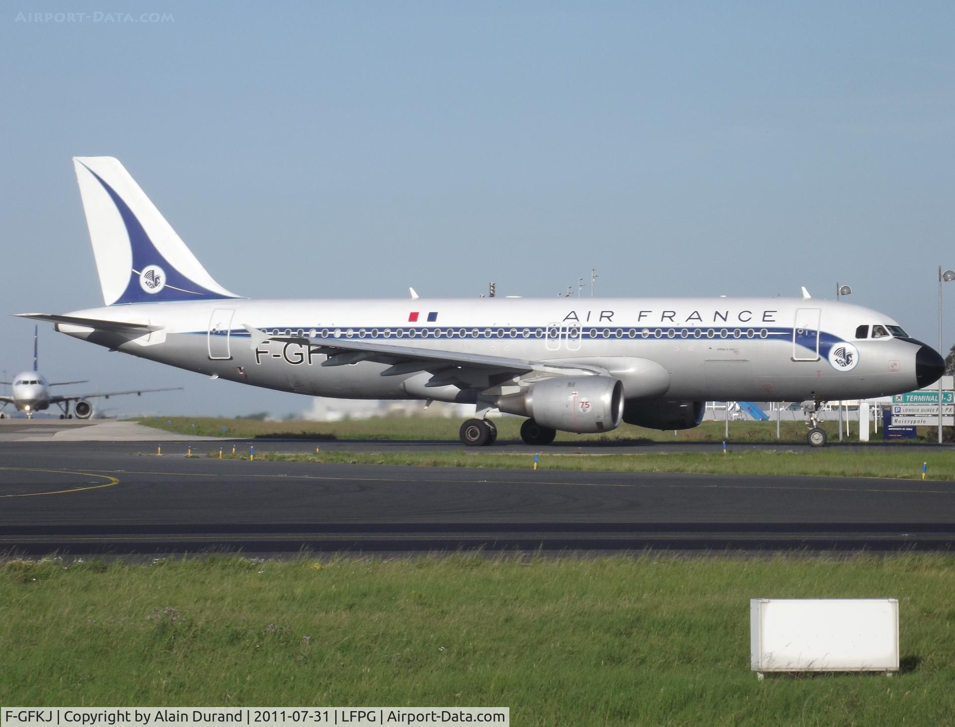 F-GFKJ, 1989 Airbus A320-211 C/N 0063, Kilo-Juliet approximately reproduces the livery in use from 1950 unti