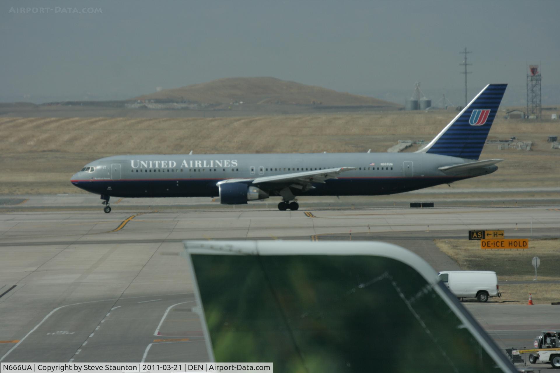 N666UA, 1998 Boeing 767-322 C/N 29238, Taken at Denver International Airport, in March 2011 whilst on an Aeroprint Aviation tour