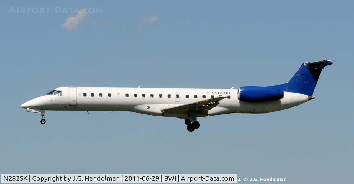 N282SK, 2001 Embraer ERJ-145LR (EMB-145LR) C/N 145409, on final to 33L