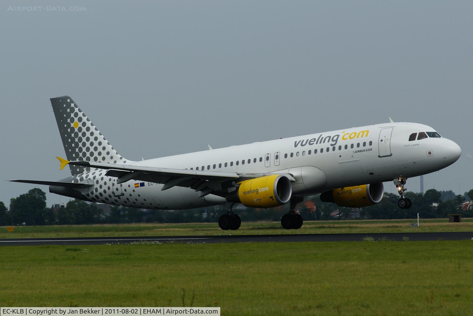 EC-KLB, 2007 Airbus A320-214 C/N 3321, Just before touchdown on the Polderbaan at Schiphol.