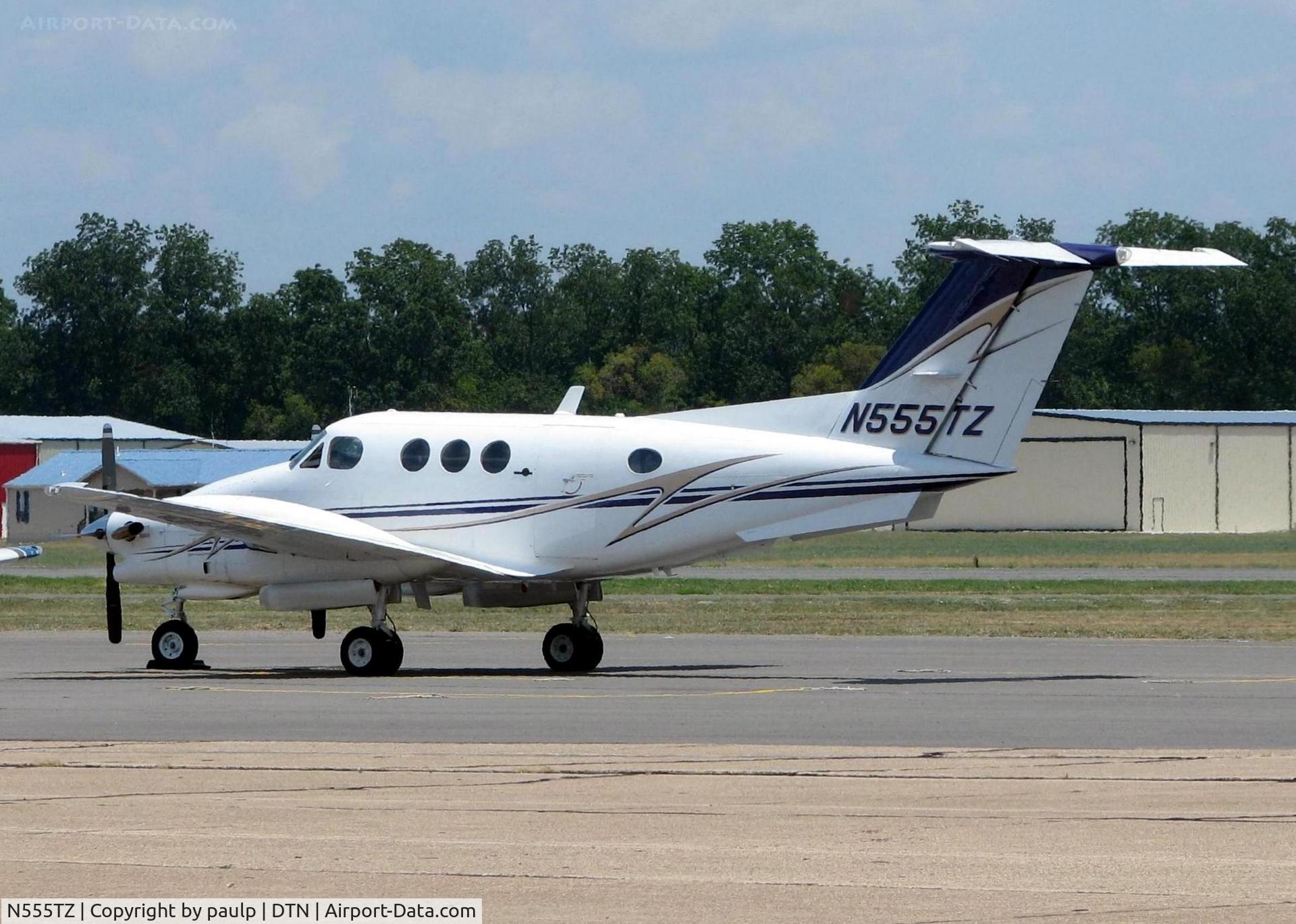 N555TZ, 1982 Beech F90 King Air C/N LA-189, At Downtown Shreveport.