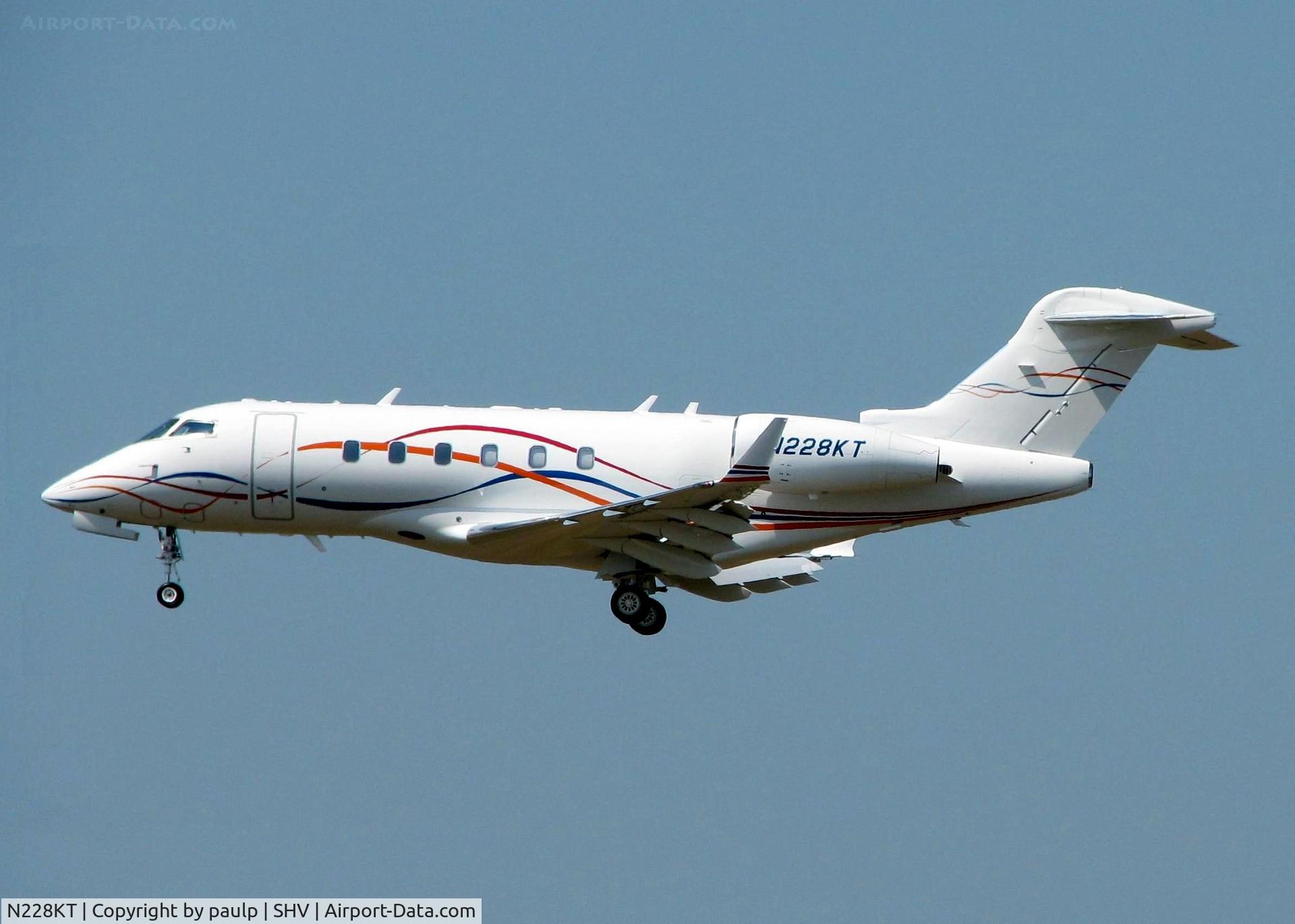 N228KT, 2007 Bombardier Challenger 300 (BD-100-1A10) C/N 20142, Landing at Shreveport Regional.