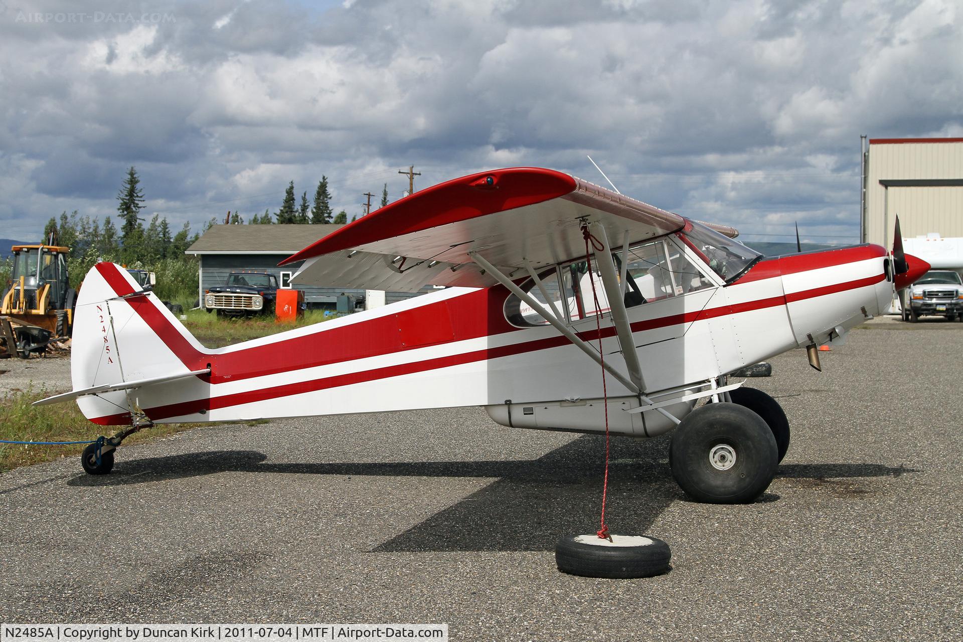 N2485A, 1952 Piper PA-18-150 Super Cub C/N 18-1954, Metro Field has a number of residences with tie downs or hangars