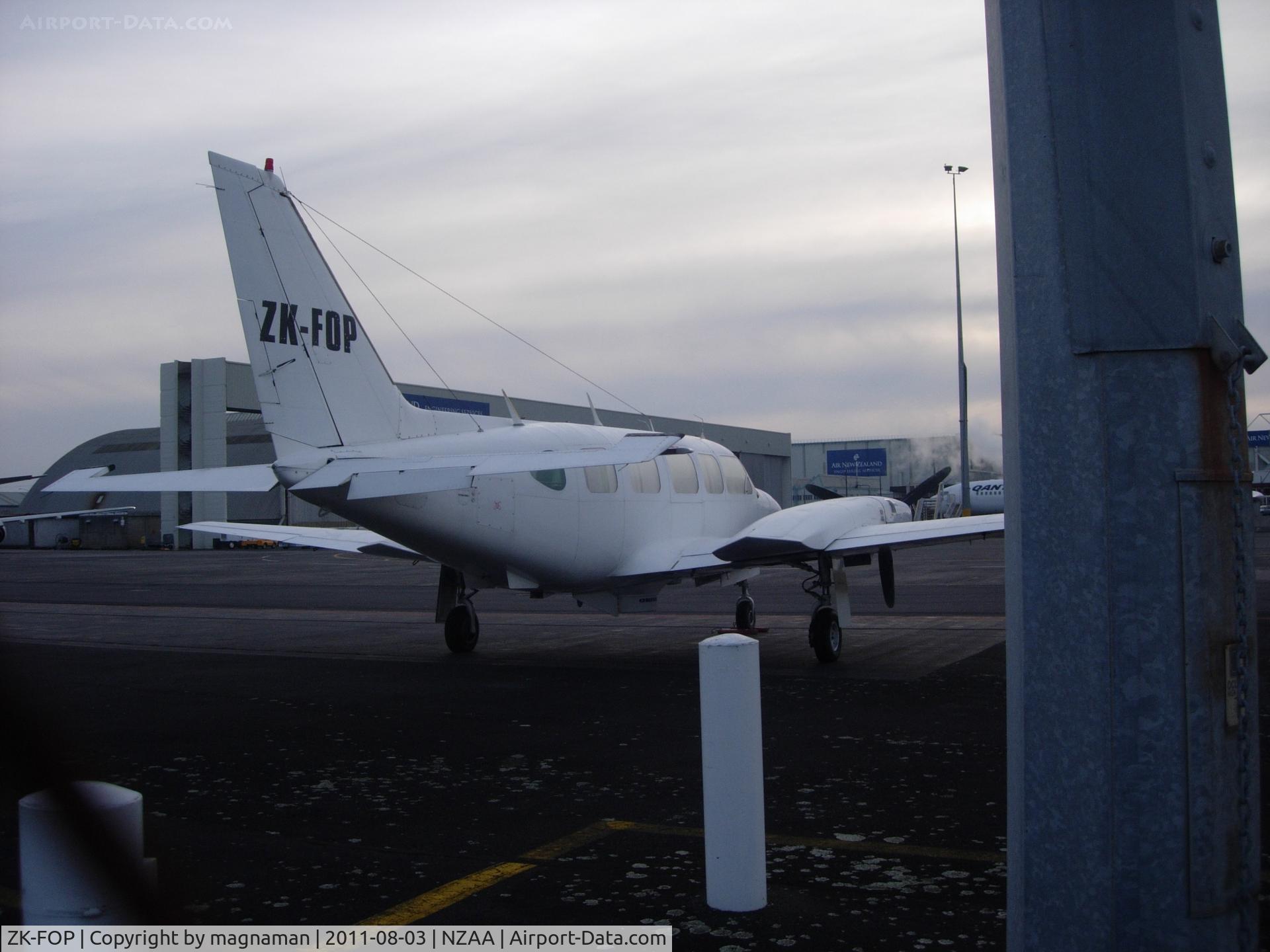 ZK-FOP, Piper PA-31-350 Chieftain C/N 31-7405227, Sorry about the lampost!