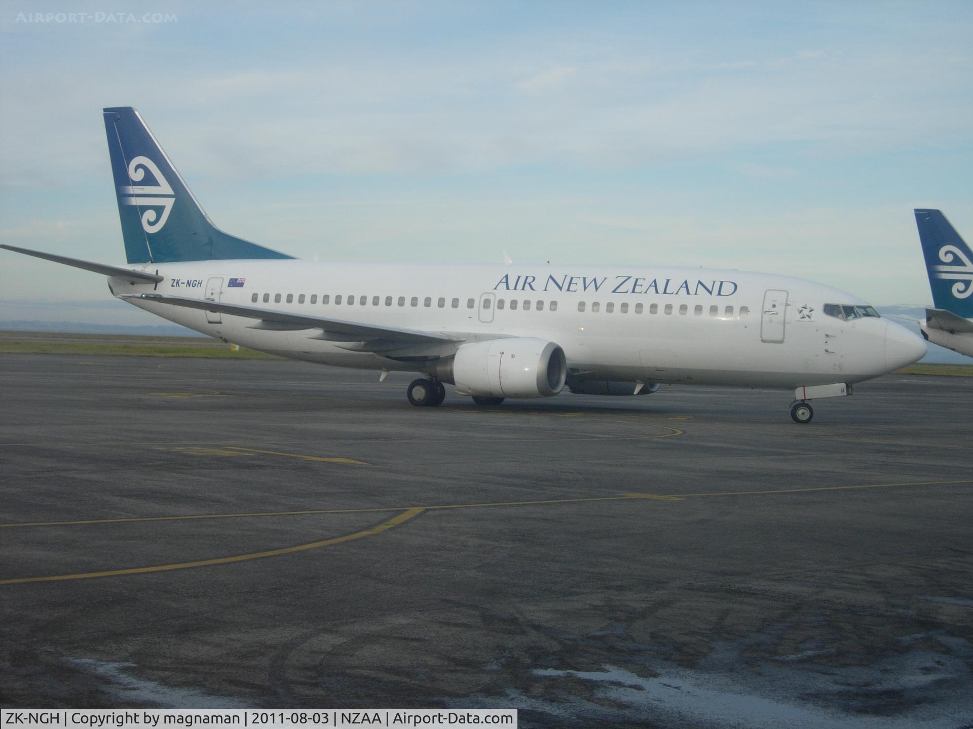 ZK-NGH, 1999 Boeing 737-319 C/N 25607, Arriving on stand