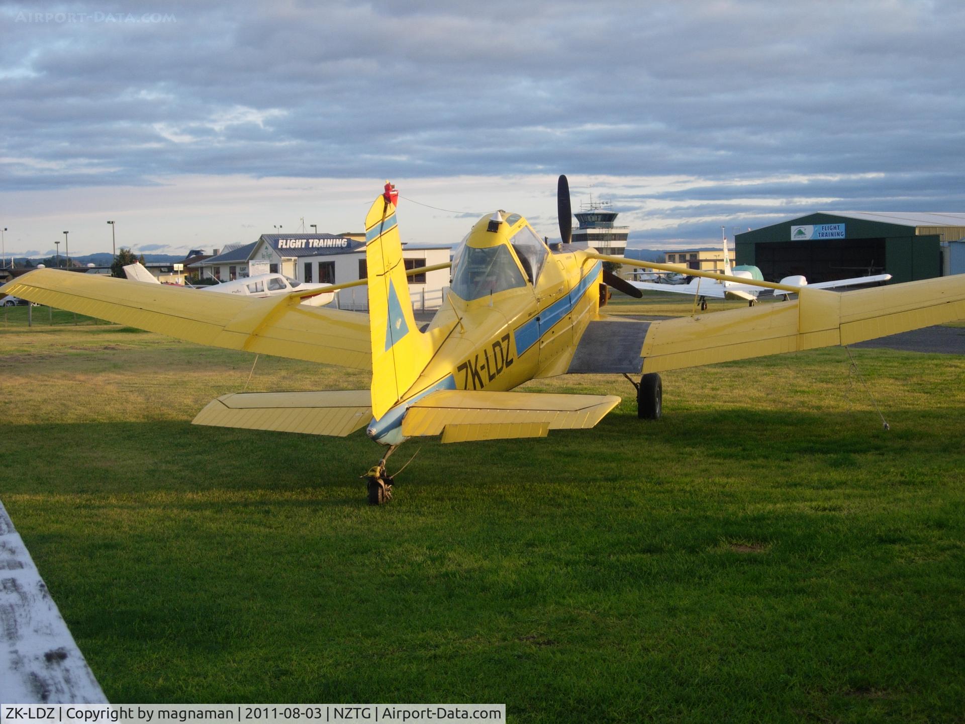 ZK-LDZ, Cessna A188B C/N 18802144T, Nice angle (ZK-FLO iin background)