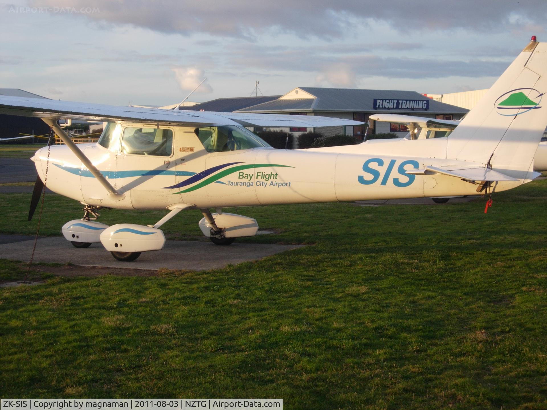 ZK-SIS, Cessna 152 C/N 15285334, Little sister