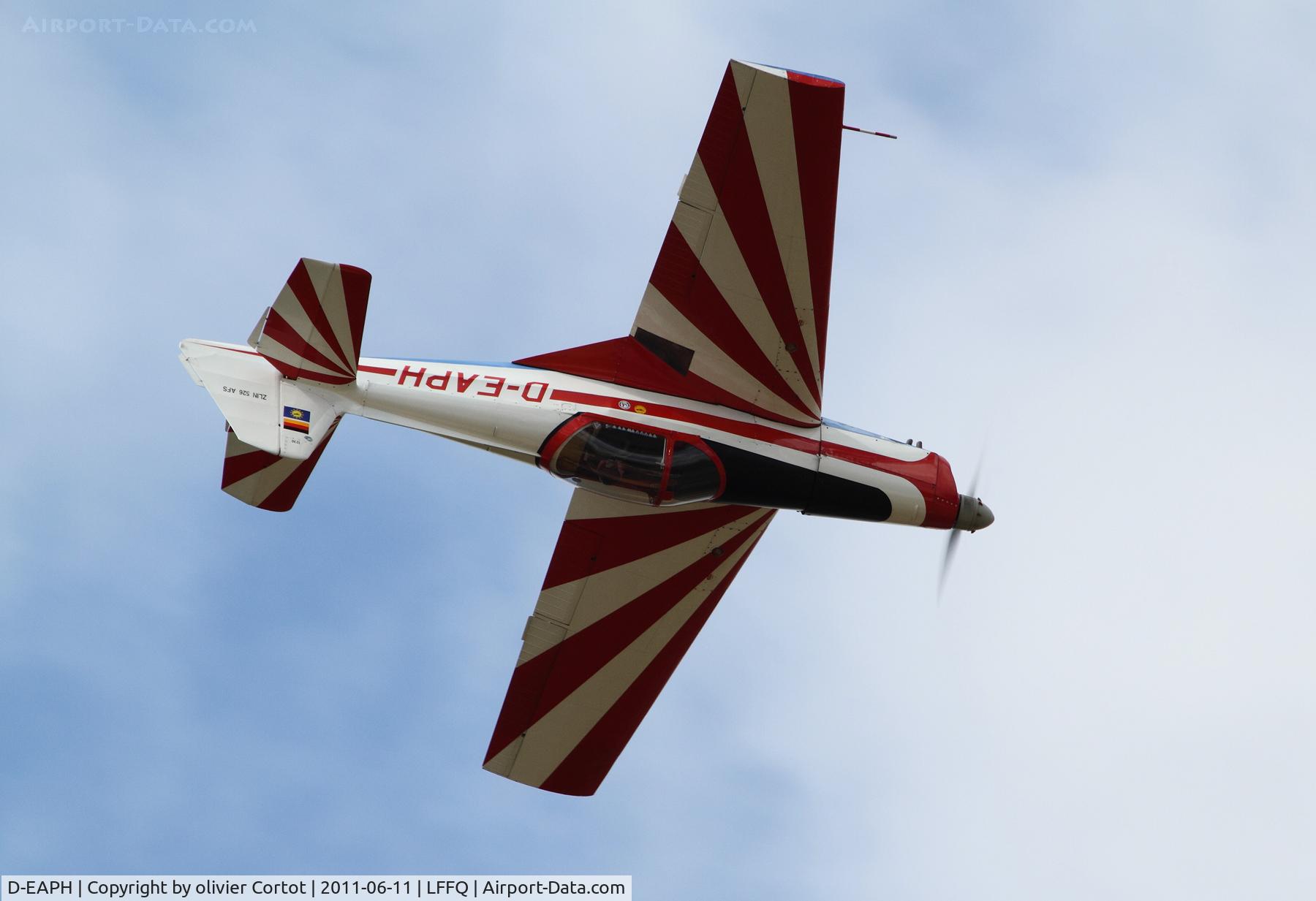 D-EAPH, Zlin Z-526AFS Acrobat C/N 1230, inverted flight specialist ! Ferté Alais 2011