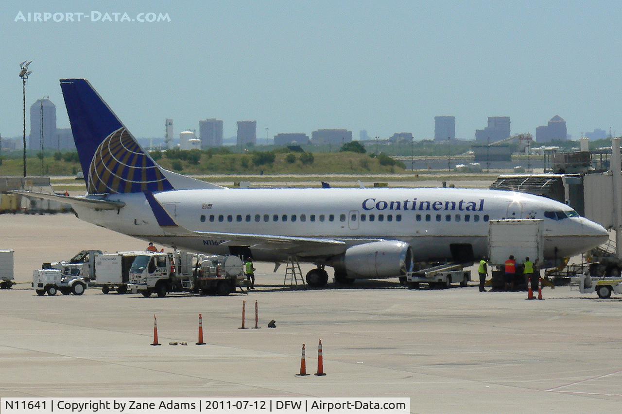 N11641, 1997 Boeing 737-524 C/N 28902, Continental at DFW Airport