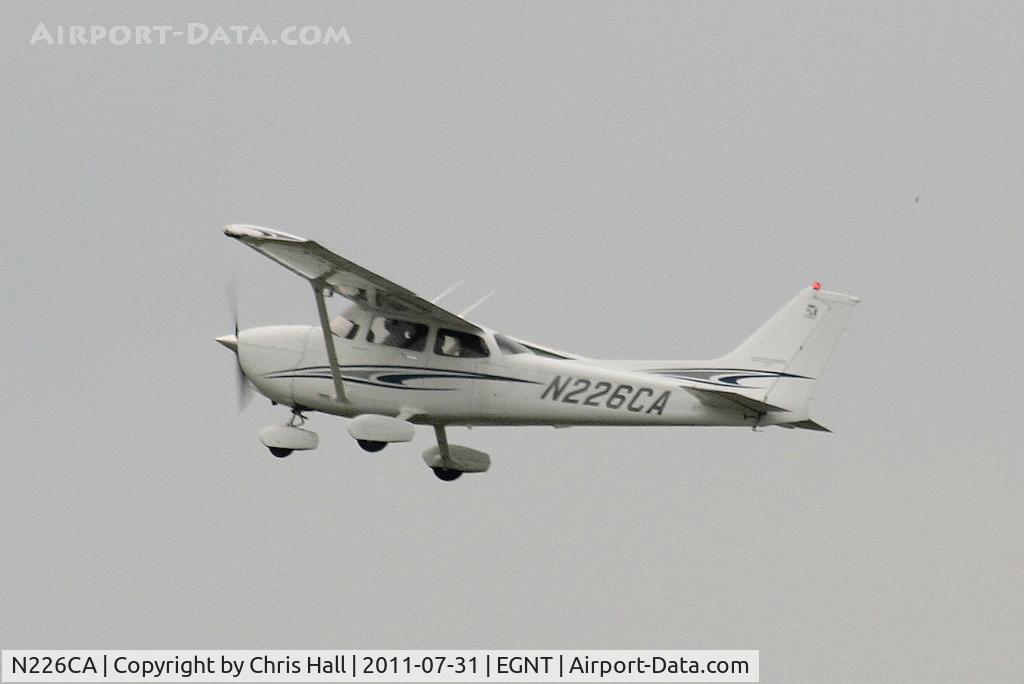 N226CA, 2005 Cessna 172S C/N 172S9793, departing from Newcastle
