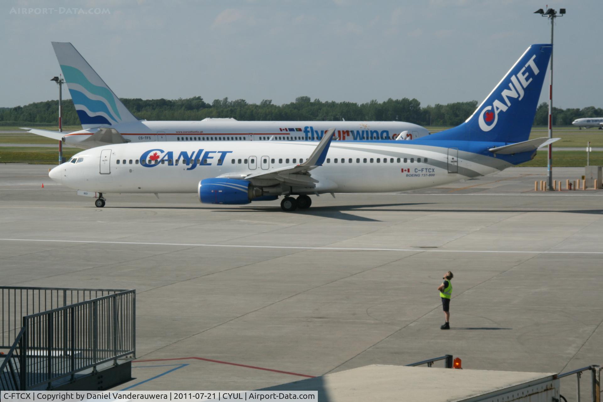 C-FTCX, 1999 Boeing 737-8AS C/N 29921, Taxiing to take-off