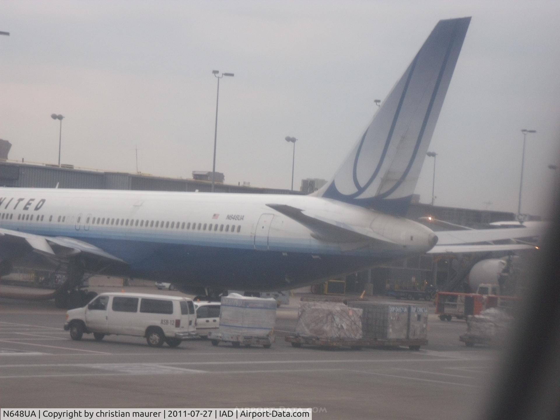 N648UA, 1992 Boeing 767-322ER C/N 25285, at iad