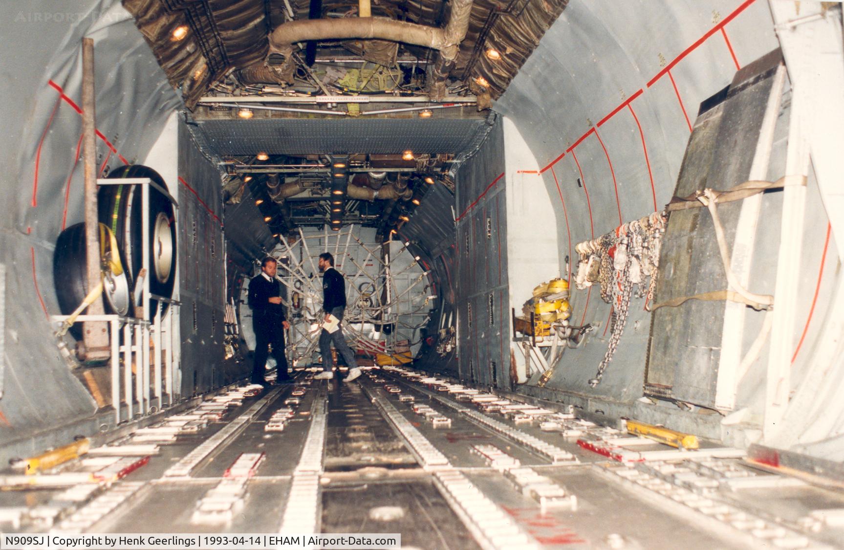 N909SJ, 1977 Lockheed L-100 Hercules (382G ) C/N 382-4763, Southern Air Transport 

Cargo Hold