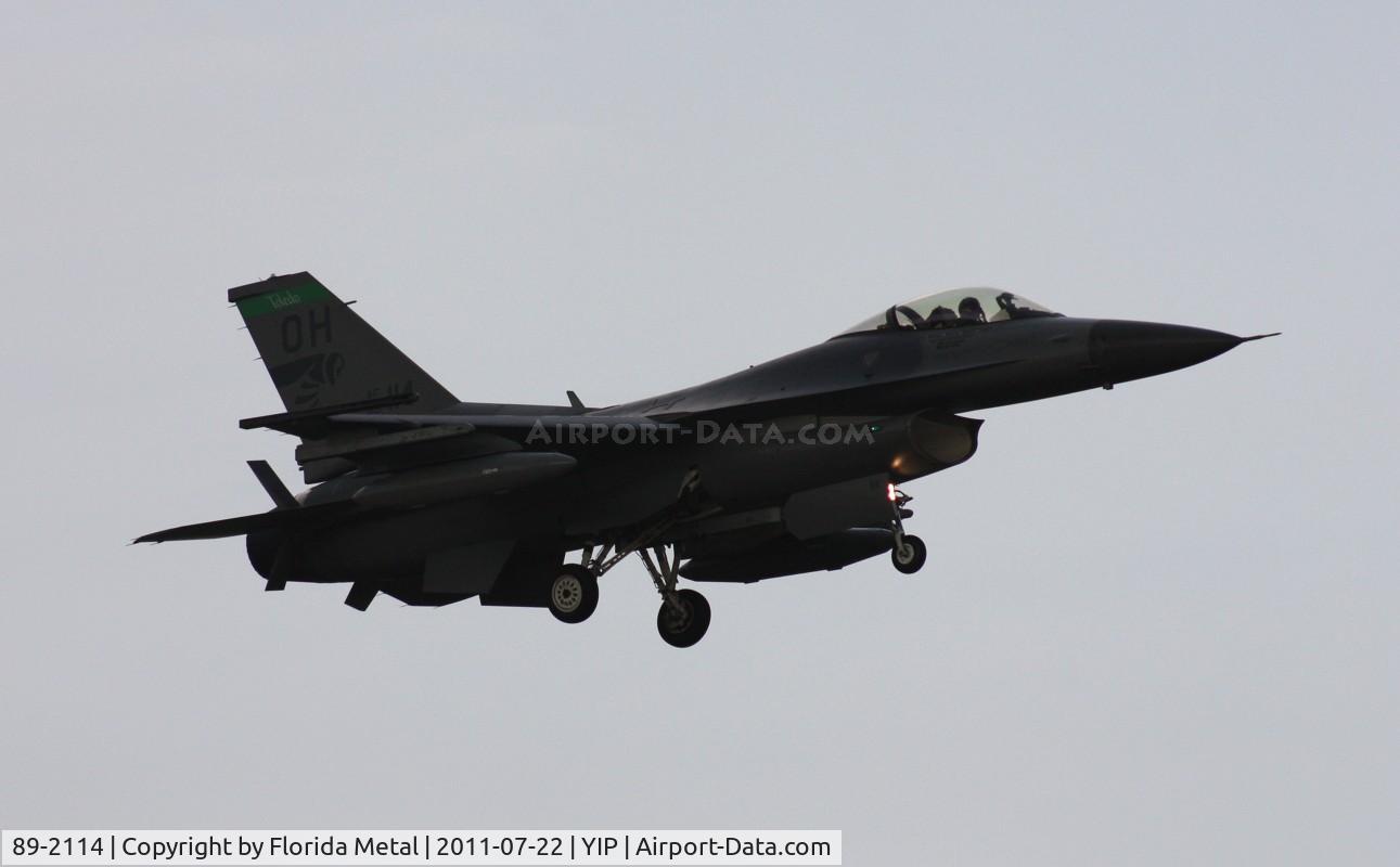 89-2114, 1989 General Dynamics F-16C C/N 1C-267, F-16C with a dark cloud to ruin the picture