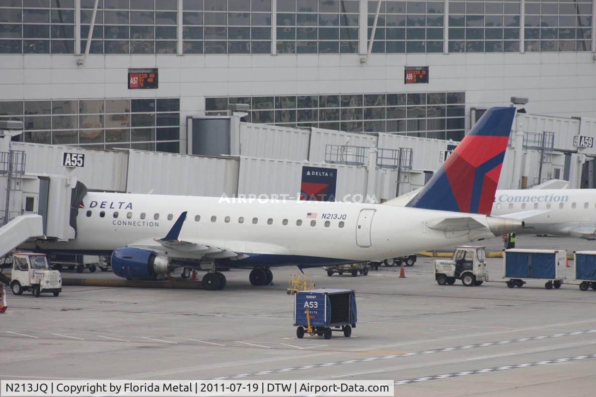 N213JQ, 2009 Embraer 175LR (ERJ-170-200LR) C/N 17000265, Shuttle America E175