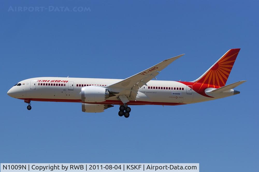 N1009N, 2011 Boeing 787-8 Dreamliner C/N 36278, Aug. 4,2011. Landing at KSKF for completion  at Boeing before delivery