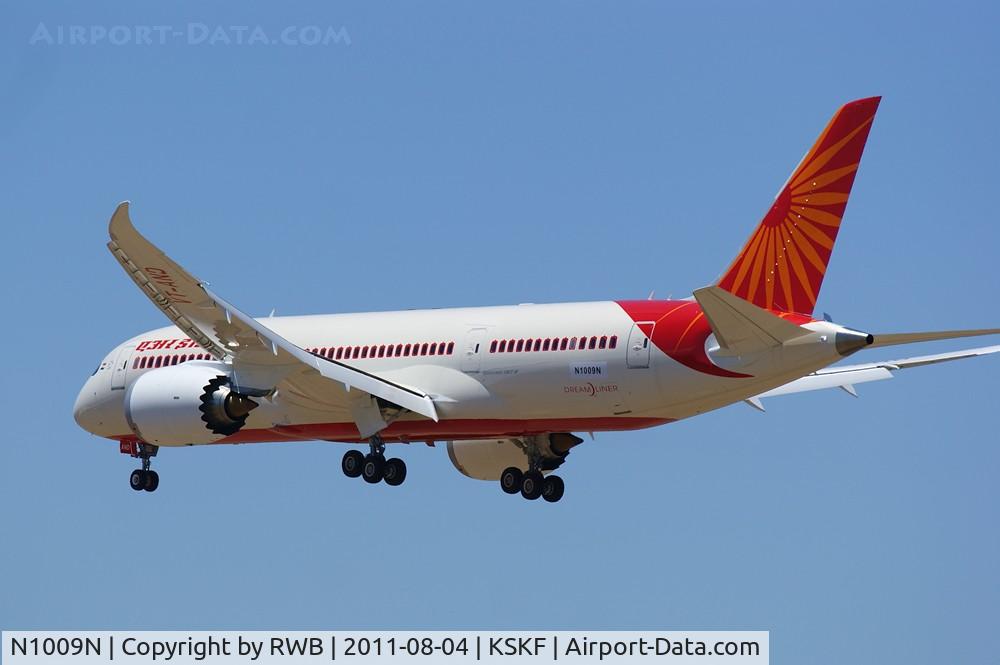 N1009N, 2011 Boeing 787-8 Dreamliner C/N 36278, Aug.4,2011. Landing at KSKF