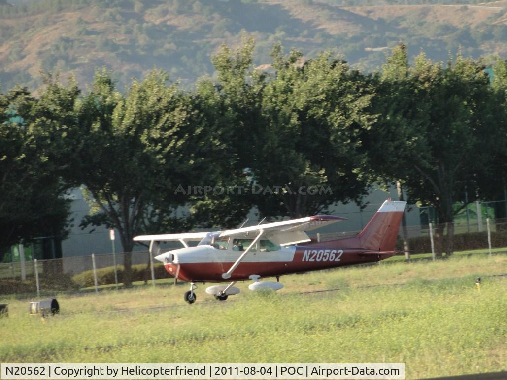 N20562, 1973 Cessna 172M C/N 17261395, Touching down on runway 26R