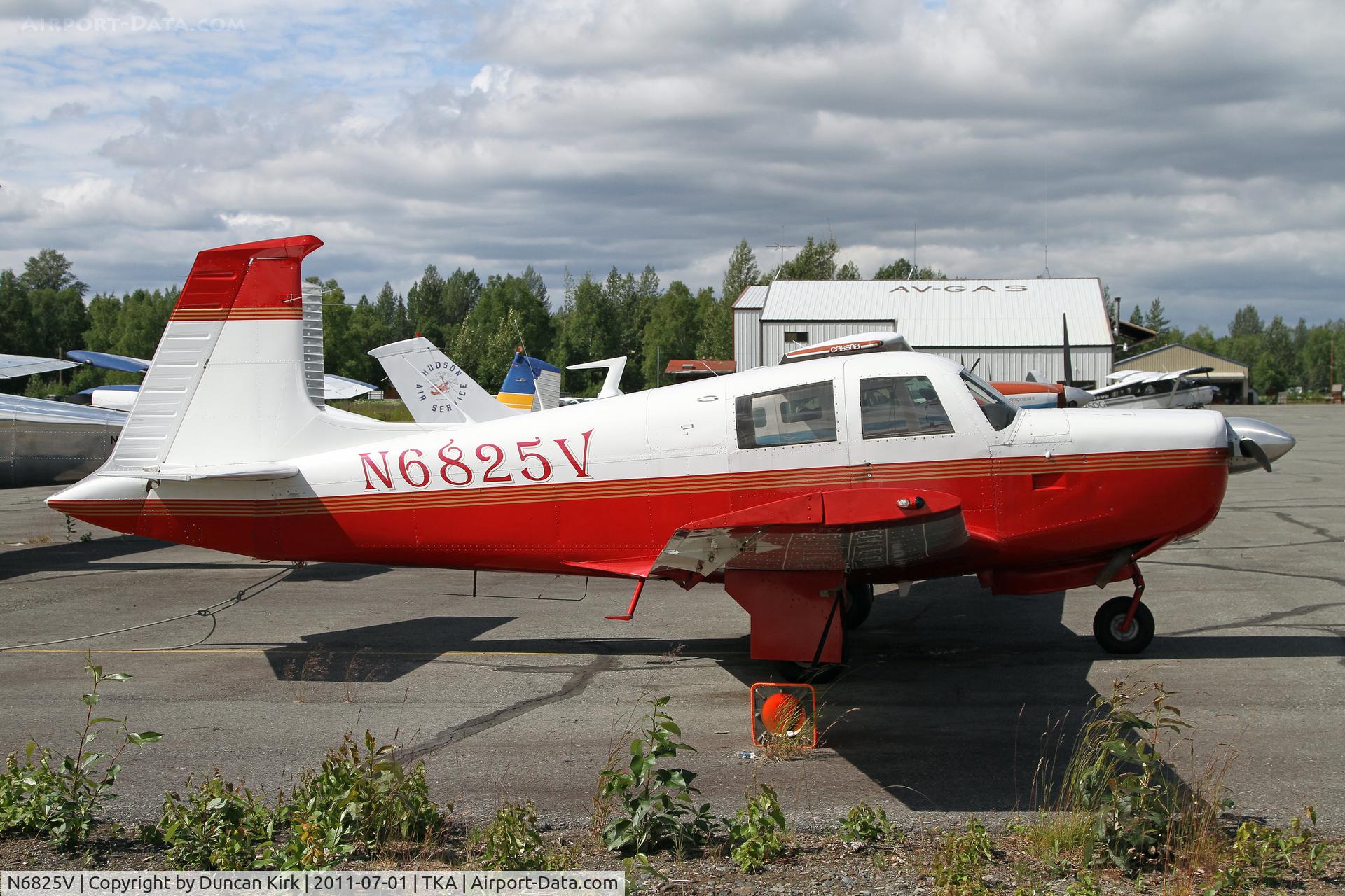 N6825V, 1971 Aerostar M-20E Aerostar 201 C/N 21-0008, Resident Mooney