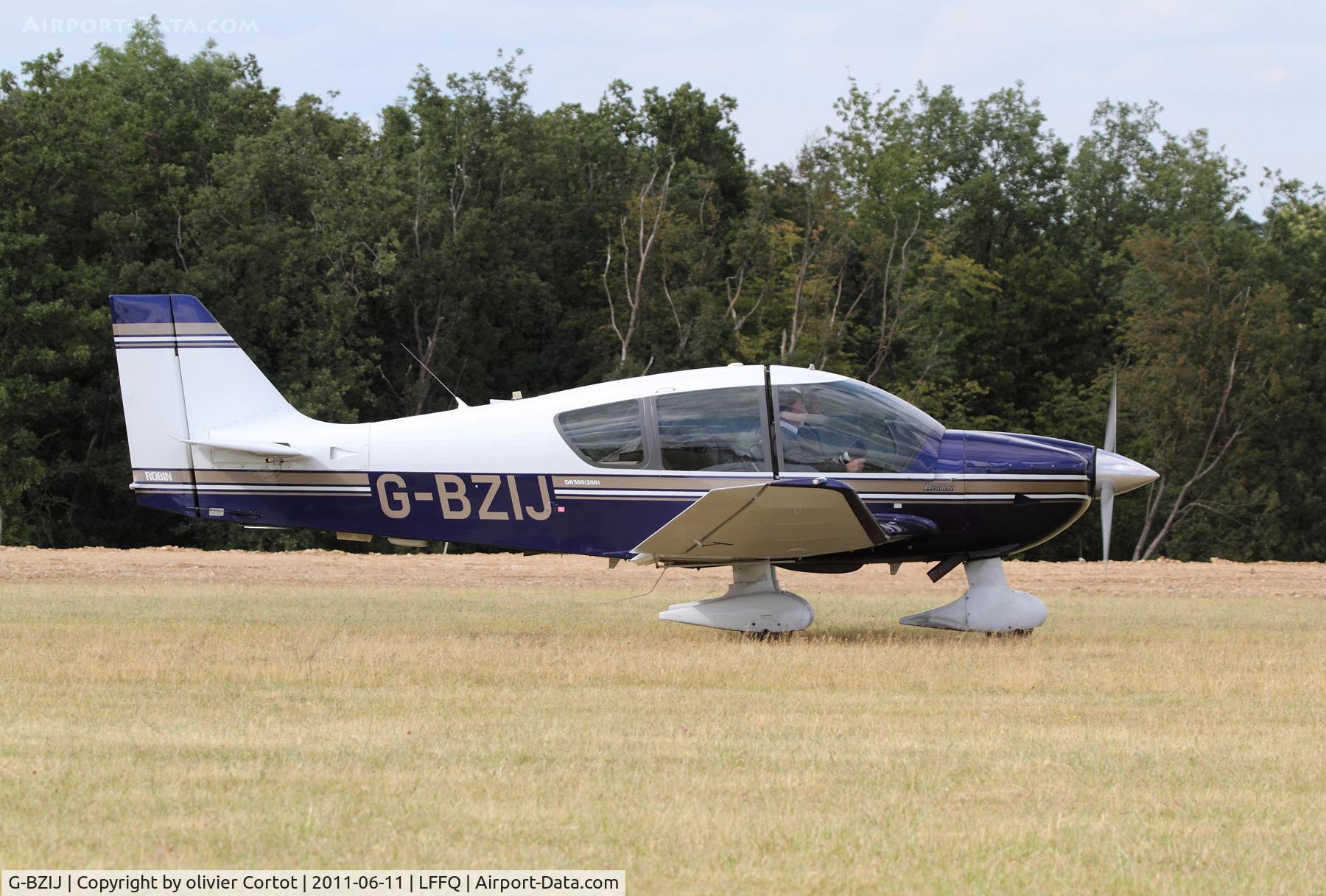 G-BZIJ, 2000 Robin DR-400-500 President C/N 23, Ferté Alais 2011