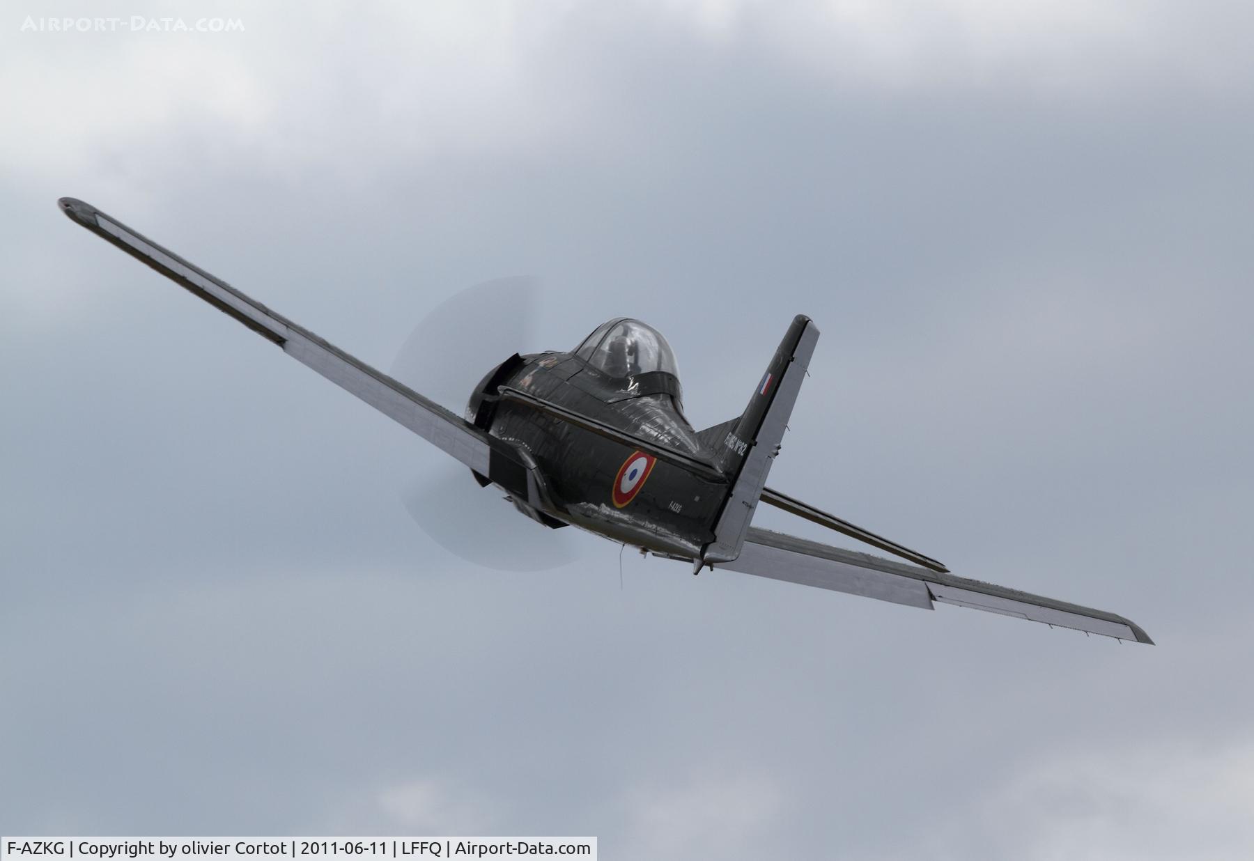 F-AZKG, 1951 North American T-28A Fennec C/N 174-111, Taking off to perform at the Ferté alais airshow 2011