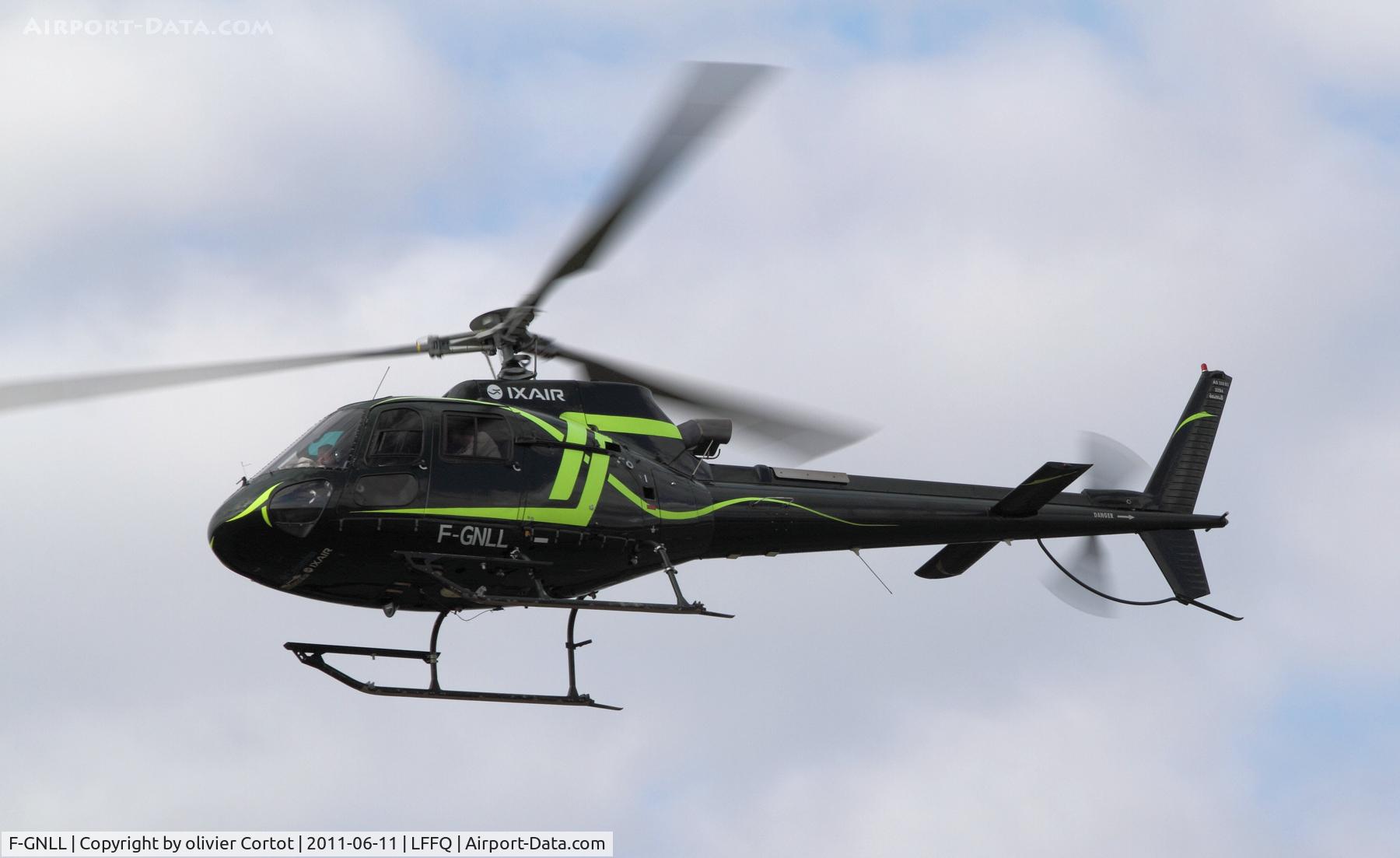 F-GNLL, Eurocopter AS-350B-3 Ecureuil Ecureuil C/N 3294, Ferté Alais airshow 2011