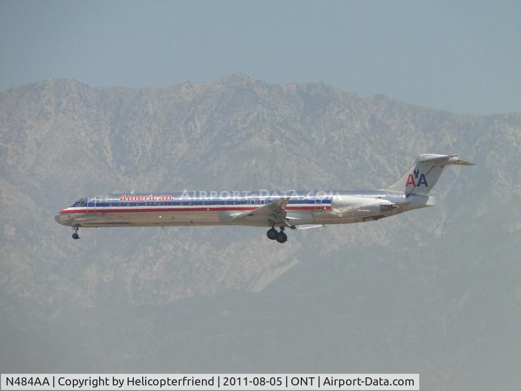 N484AA, 1988 McDonnell Douglas MD-82 (DC-9-82) C/N 49677, On final to runway 26R