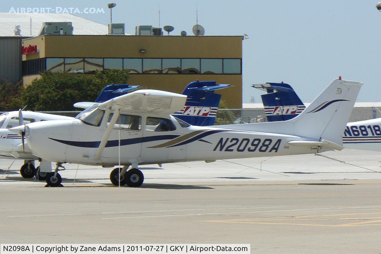 N2098A, 1999 Cessna 172R C/N 17280762, At Arlington Municipal Airport