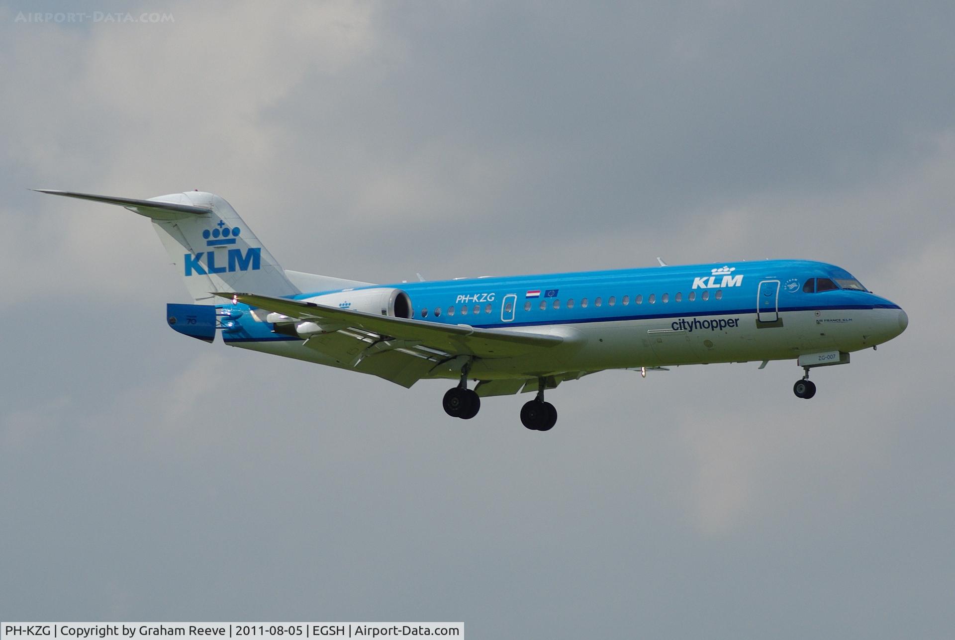 PH-KZG, 1996 Fokker 70 (F-28-0070) C/N 11578, About to touch down.
