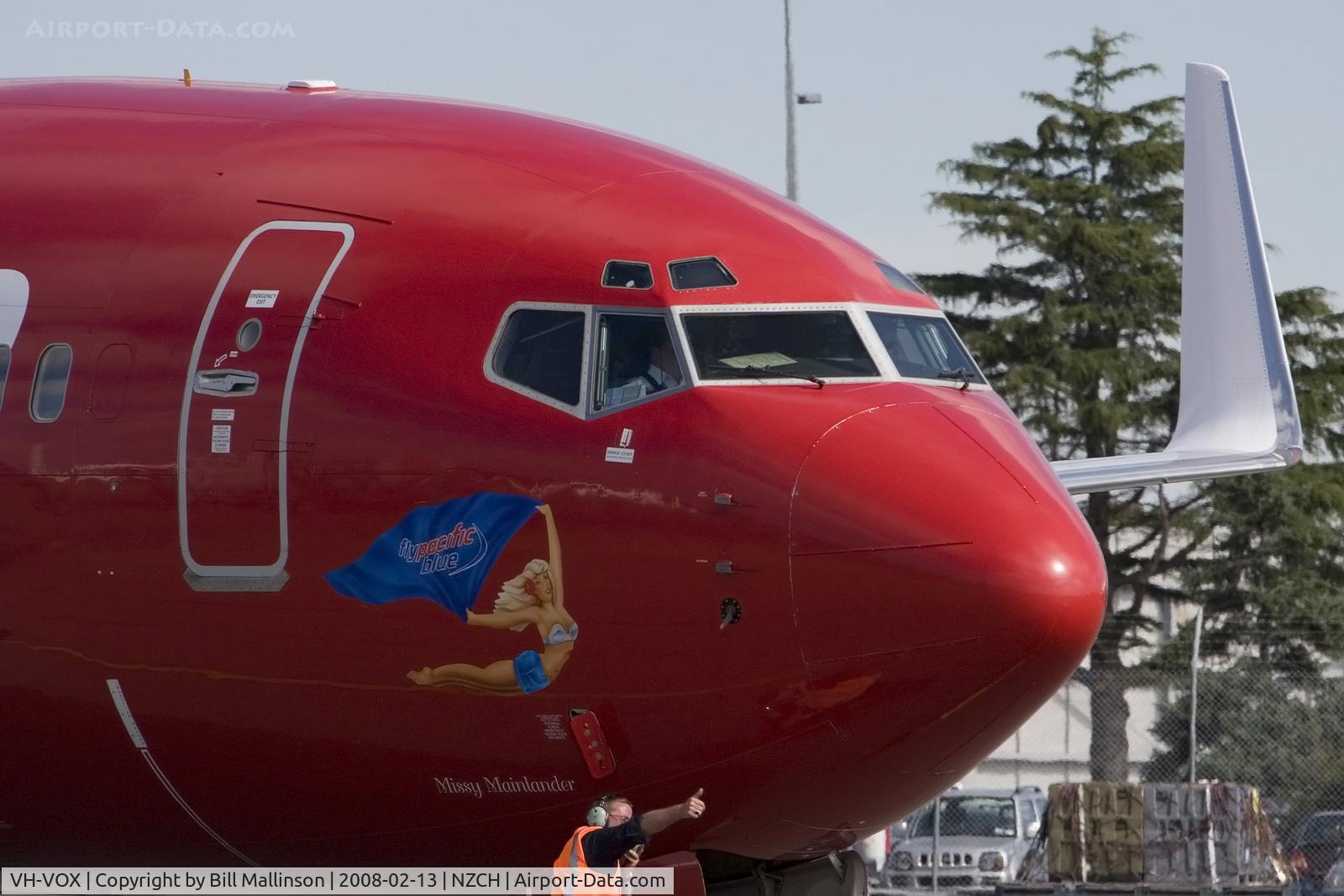 VH-VOX, 2004 Boeing 737-8BK C/N 33017, pushed back from Gate 34....
