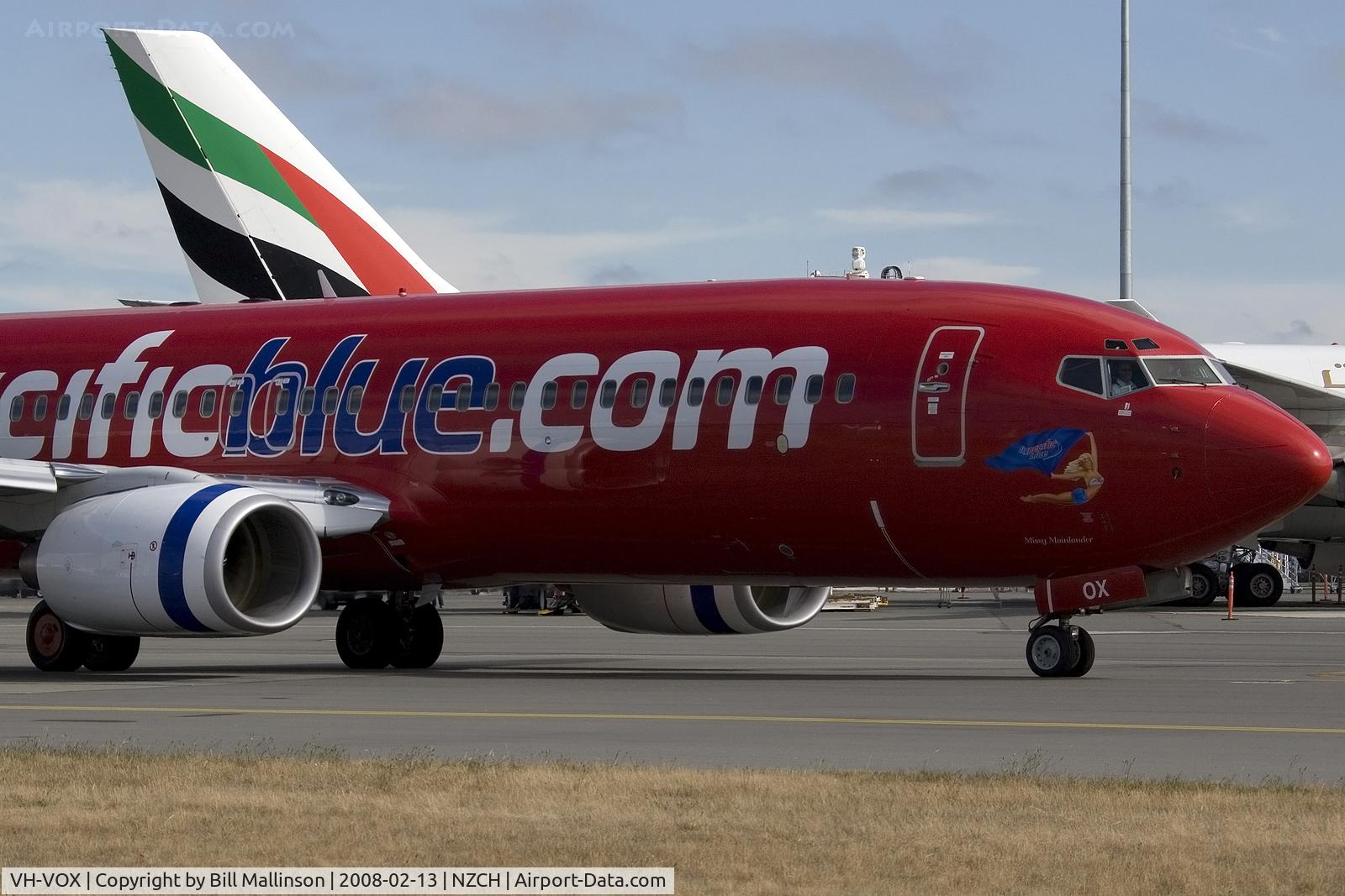 VH-VOX, 2004 Boeing 737-8BK C/N 33017, after pushback