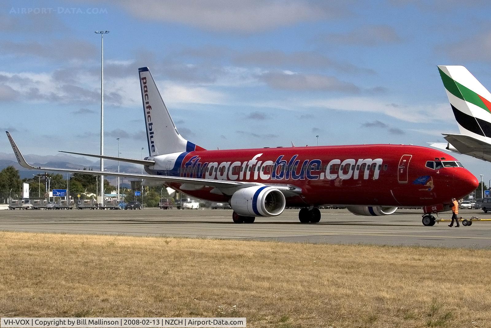 VH-VOX, 2004 Boeing 737-8BK C/N 33017, ready to taxi