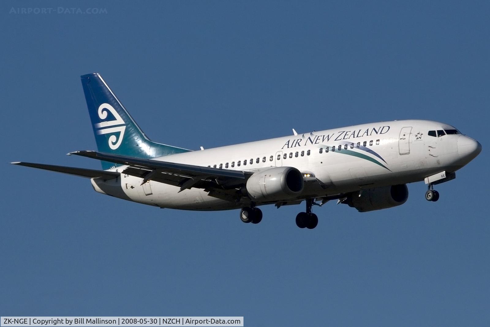 ZK-NGE, 1998 Boeing 737-3U3 C/N 28733, finals to 20