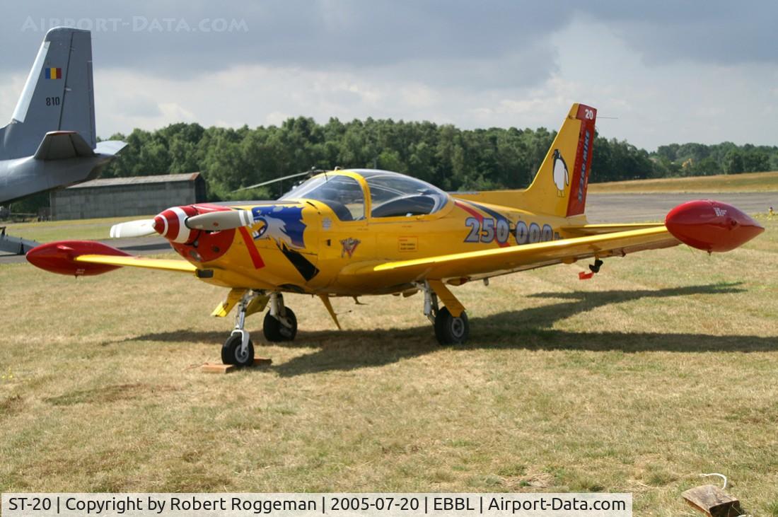 ST-20, SIAI-Marchetti SF-260MB C/N 10-20, Special colors.250.000 Hrs SF 260 MIKE.