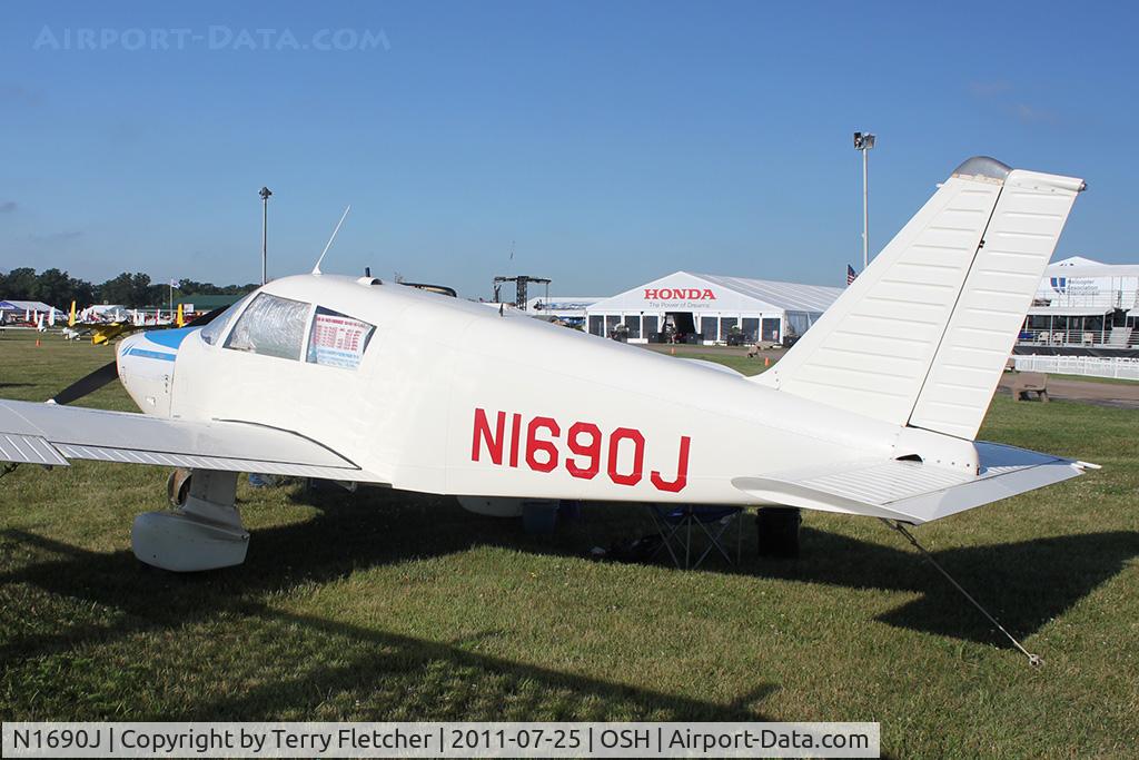 N1690J, 1968 Piper PA-28-140 C/N 28-24093, 1968 Piper PA-28-140, c/n: 28-24093 at 2011 Oshkosh