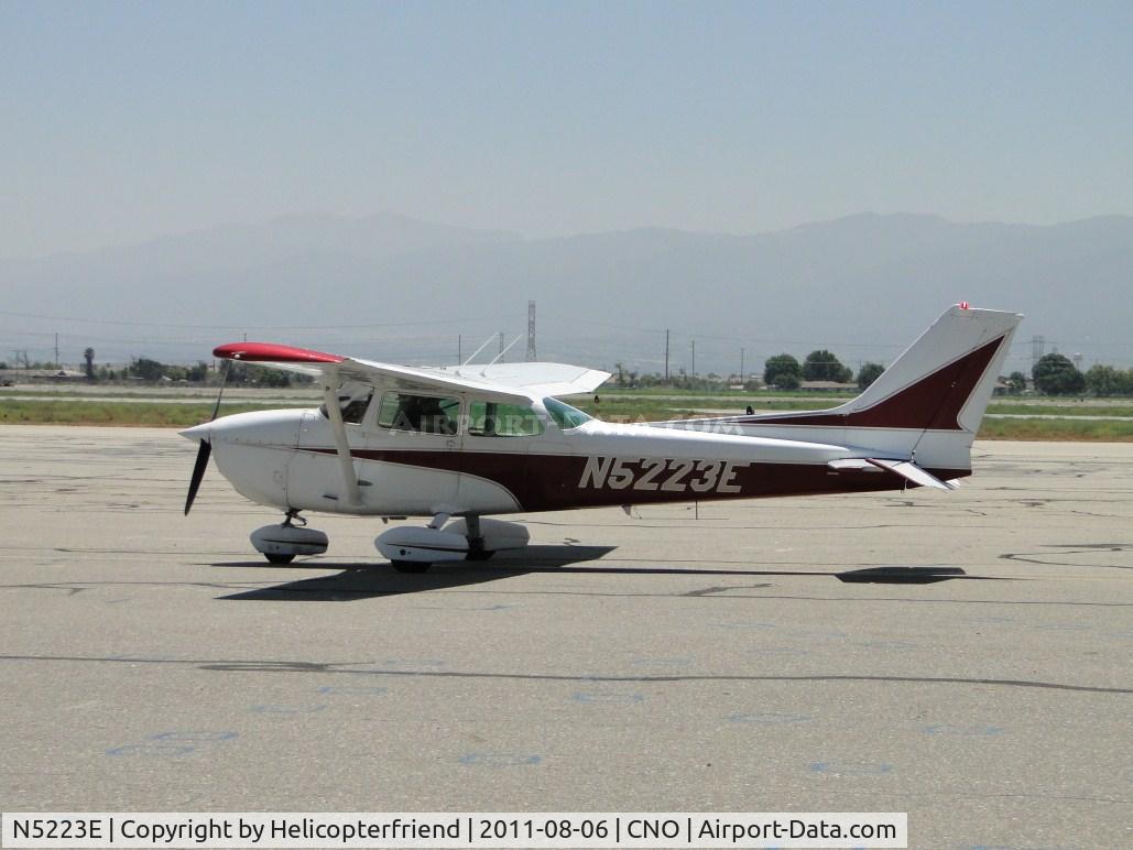 N5223E, 1978 Cessna 172N C/N 17271779, Taxiing to the display area