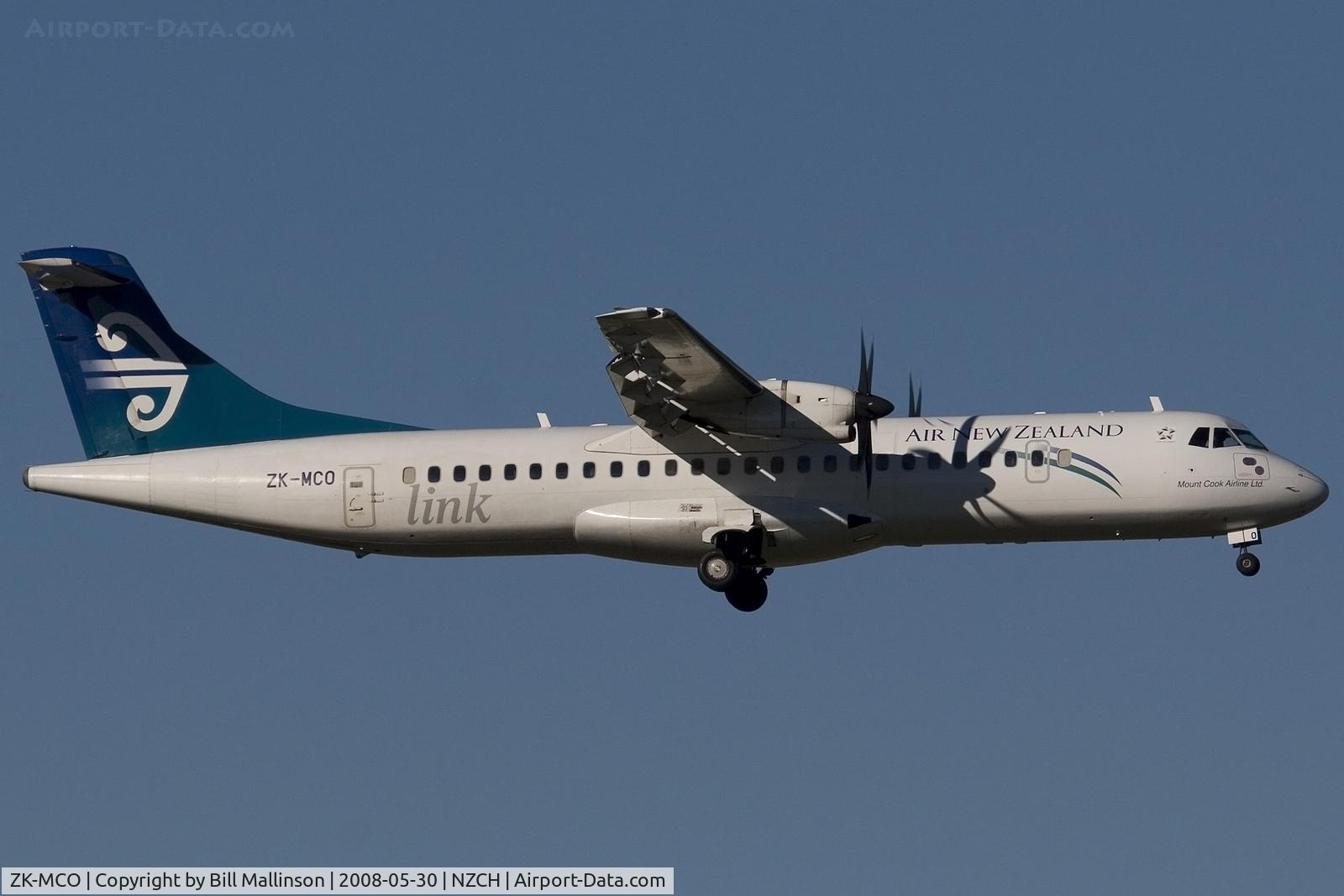 ZK-MCO, 1999 ATR 72-212A C/N 628, finals to 20, on a sunny winters das