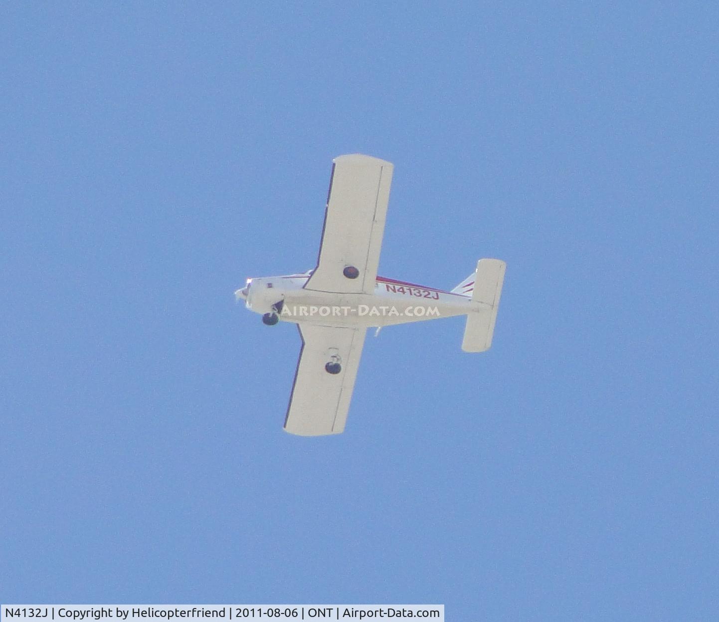 N4132J, 2001 Piper PA-28-140 C/N 28-22454, Heading southbound and receive permission to cross the approach area for runway 26 at or above 3000 feet