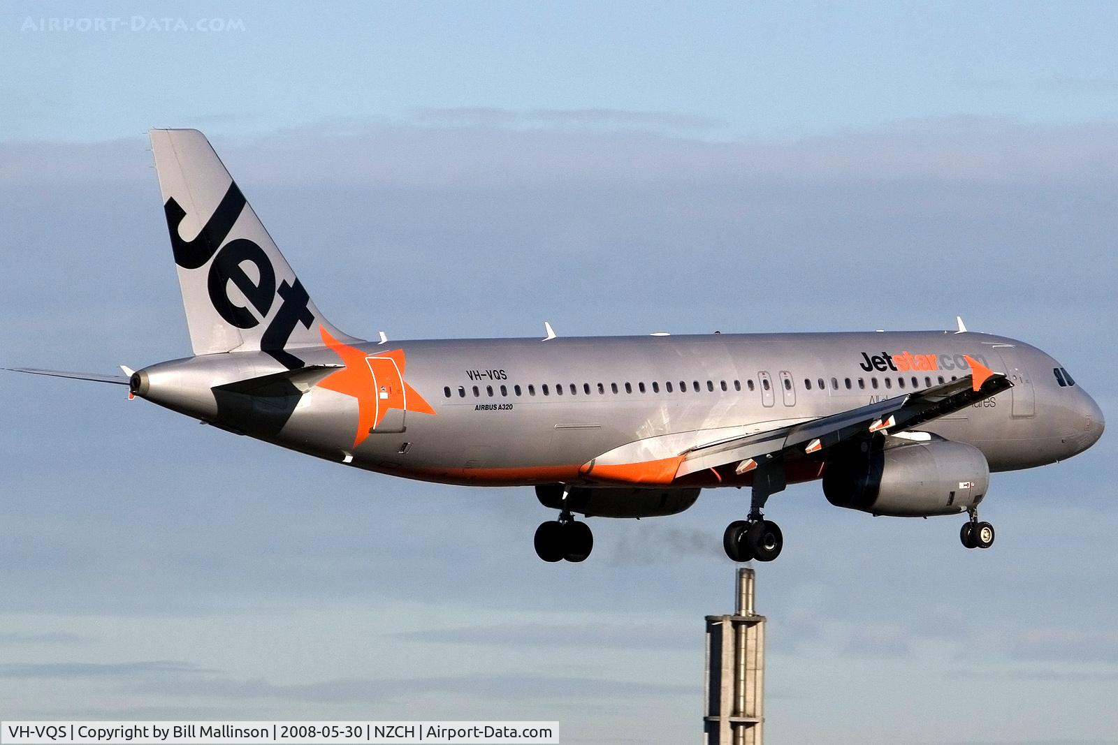 VH-VQS, 2005 Airbus A320-232 C/N 2515, finals to 20