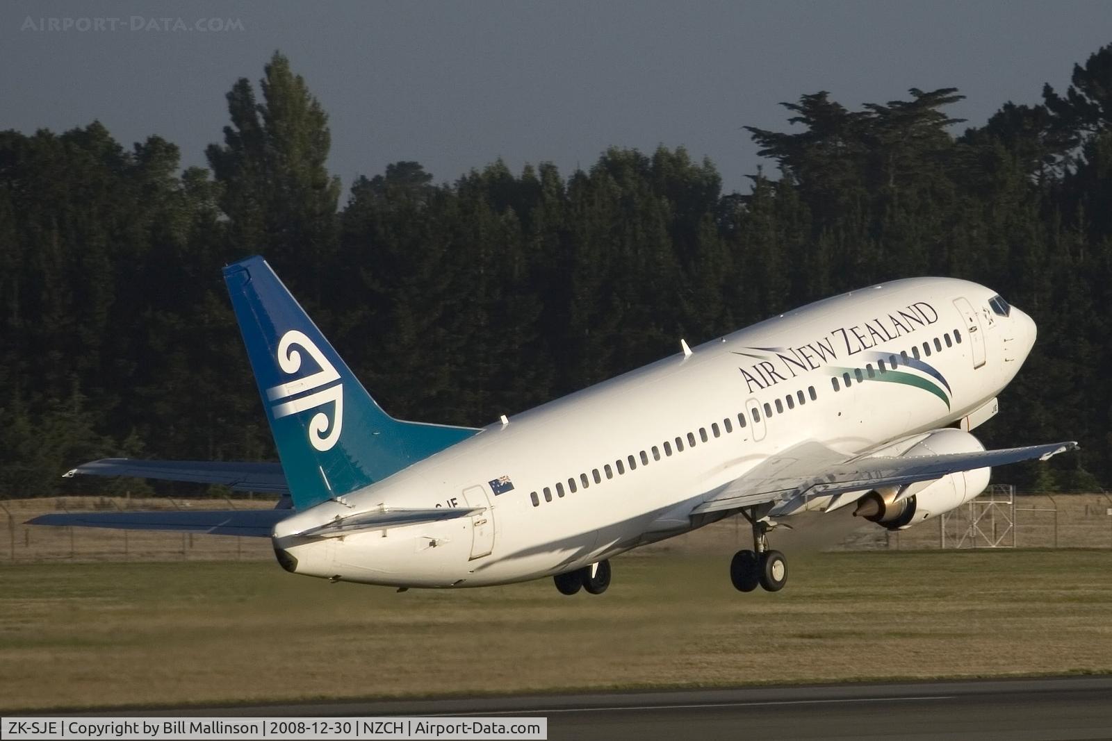 ZK-SJE, 1995 Boeing 737-3K2 C/N 27635, away we go ... from 02
