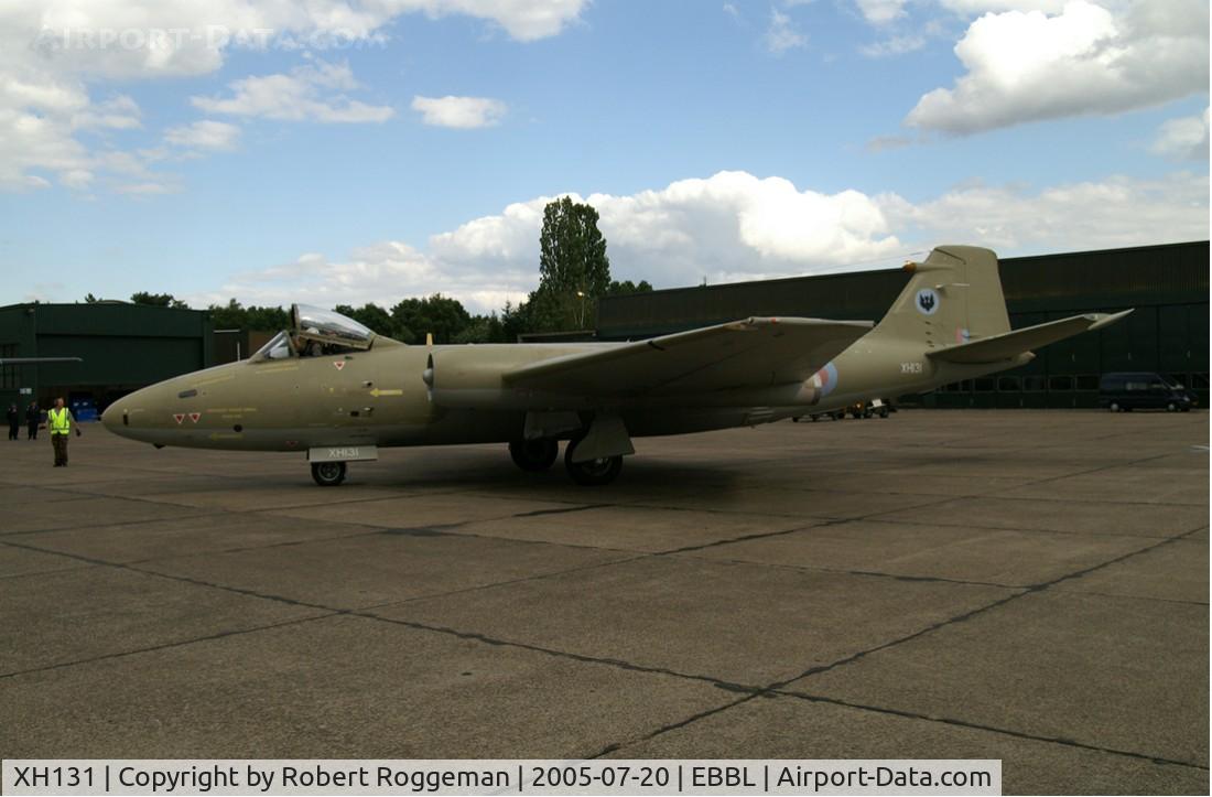 XH131, English Electric Canberra PR.9 C/N SH1721, RAF.39 Squadron.Taxiing out.