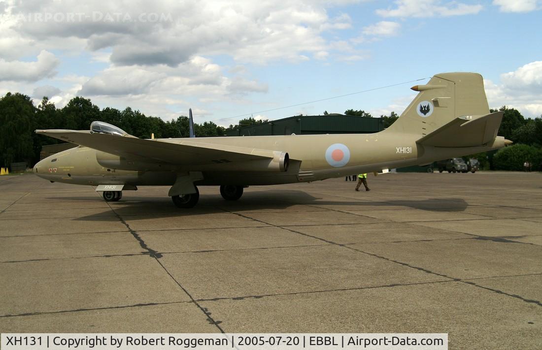 XH131, English Electric Canberra PR.9 C/N SH1721, RAF.39 Squadron.Taxiing out.