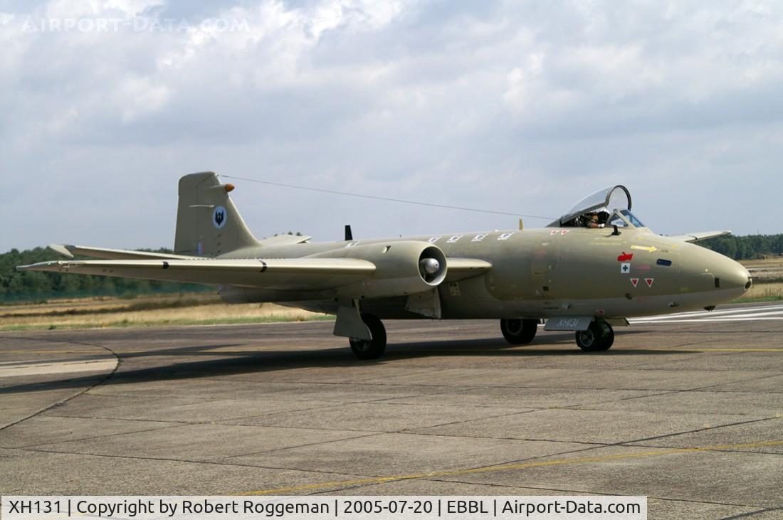 XH131, English Electric Canberra PR.9 C/N SH1721, RAF.39 Squadron.Taxiing in.