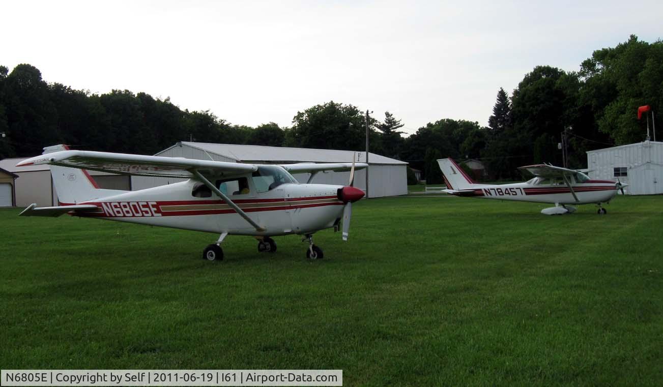 N6805E, 1959 Cessna 175A Skylark C/N 56305, 1960 model 175A 6805E on the grass with a 1968 C172.
The 175 has a Lycoming O-320 160HP engine with a Hartzell constant speed prop.