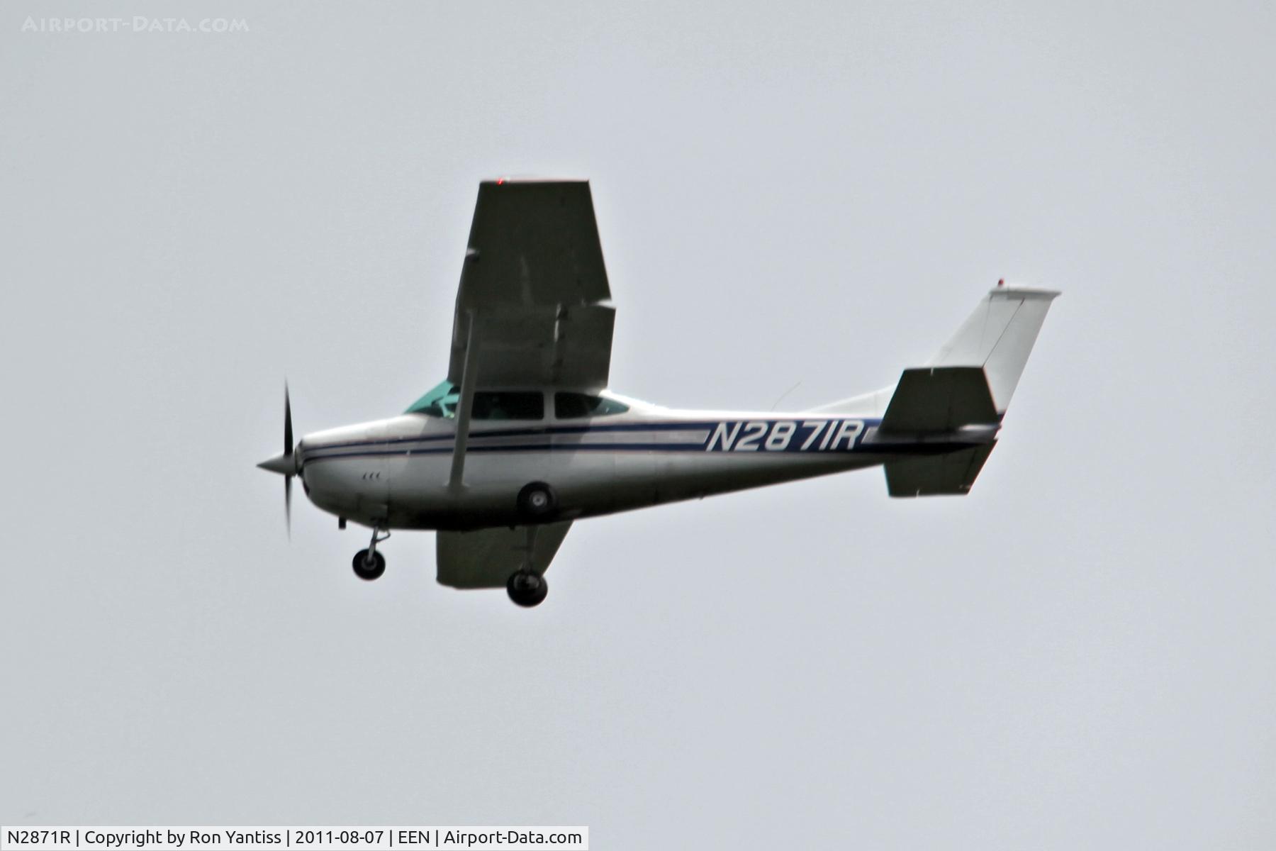N2871R, 1967 Cessna 182K Skylane C/N 18258471, On approach to runway 02, Dillant-Hopkins Airport, Keene, NH. Full stop.