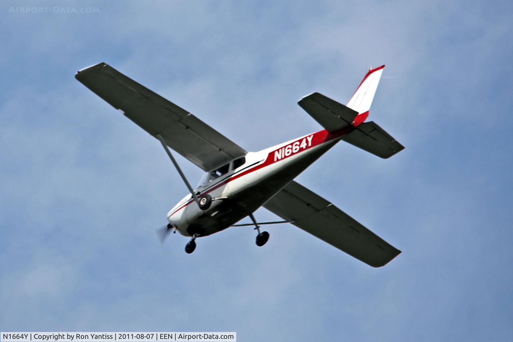 N1664Y, 1962 Cessna 172C C/N 17249364, Straight on approach to runway 02, Dillant-Hopkins Airport, Keene, NH