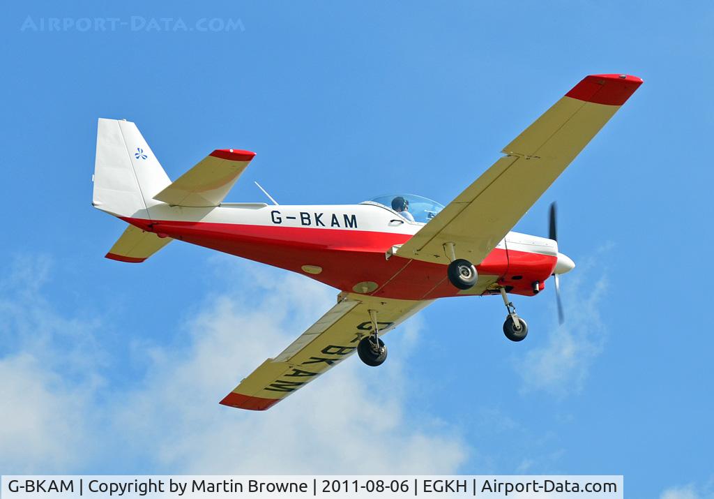 G-BKAM, 1982 Slingsby T-67M Firefly Mk2 C/N 1999, SHOT AT HEADCORN