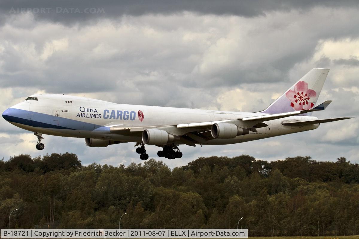 B-18721, 2005 Boeing 747-409F/SCD C/N 33738, on final RW24