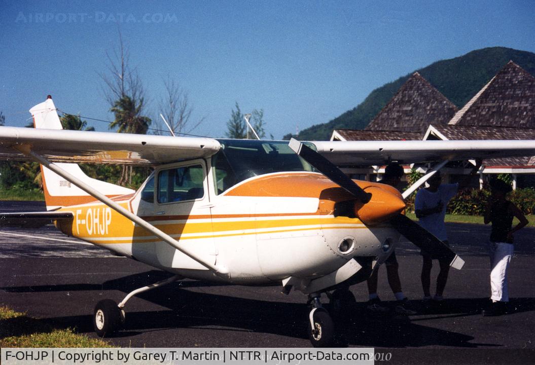 F-OHJP, Cessna R182 Skylane RG C/N R18200128, Circa 1997.