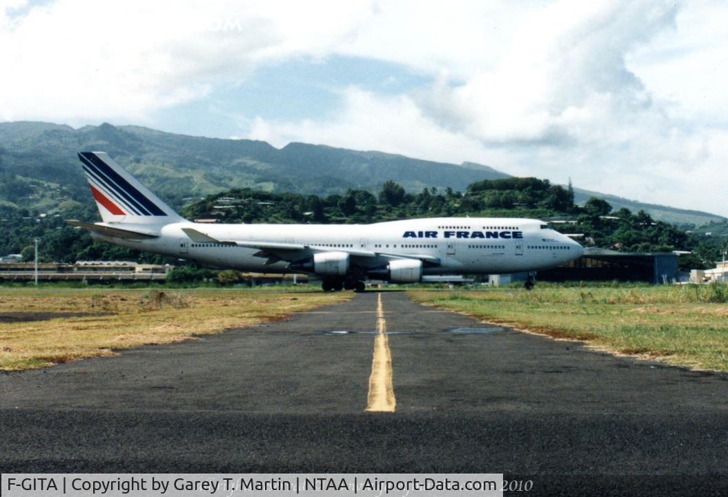 F-GITA, 1991 Boeing 747-428 C/N 24969, In all it's glory.
This airplane overran the runway at NTAA on September 12th 1993, it was later repaired and kept flying for Air France.